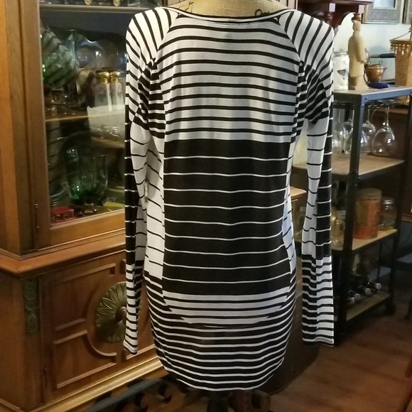 BCBGMAXAZRIA black and white striped print tunic s - Picture 3 of 4